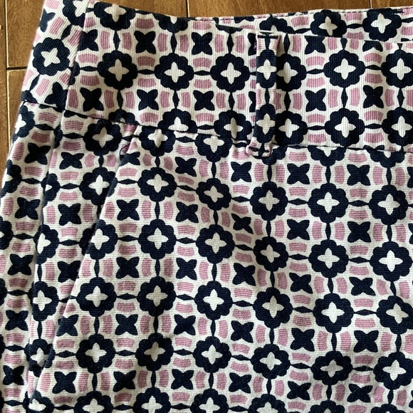 ❤️🔥5/20$ 5$💜THE LOFT💫 Women’s Navy/Purple Printed Short Shorts - Picture 4 of 11